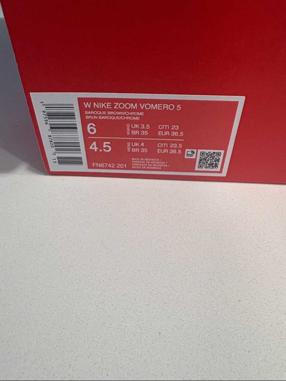 Nike Zoom Vomero 5 - Picture 3 of 12